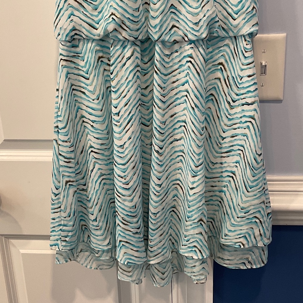 White House Black Market Aqua and White Chevron Mini Dress - Picture 3 of 7